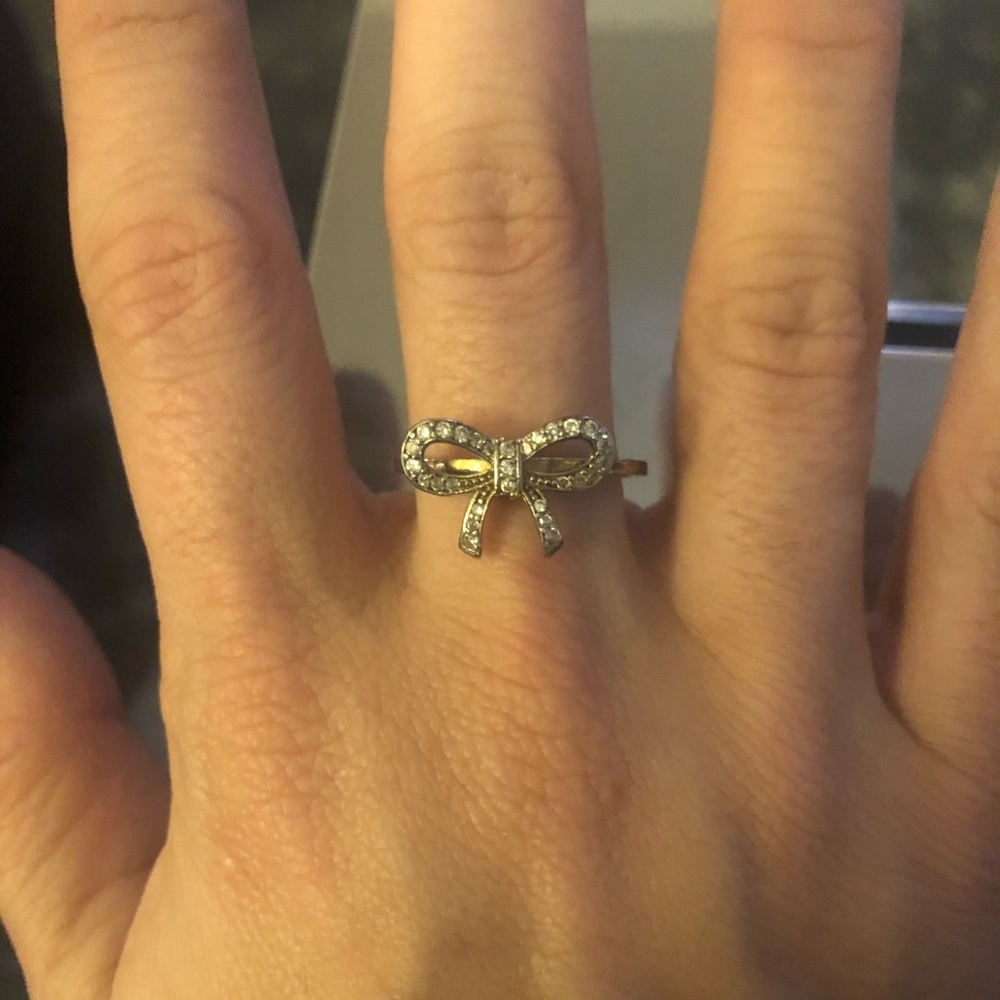 Bow pave ring